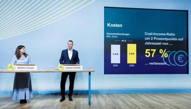 11 February 2026, Hesse, Frankfurt/Main: Bettina Orlopp, Chairwoman of the Board of Managing Directors of Commerzbank, and Carsten Schmitt, Chief Financial Officer of Commerzbank, speak at the press conference. Commerzbank's annual press conference took place in the morning. Photo: Hannes P. Albert/dpa