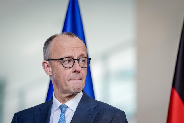 11 February 2026, Berlin: German Chancellor Friedrich Merz accepts the report of the Commission of Experts for Research and Innovation (EFI). The Commission advises the Federal Government and submits an annual report with recommendations on research, innovation and Germany's technological performance. Photo: Kay Nietfeld/dpa