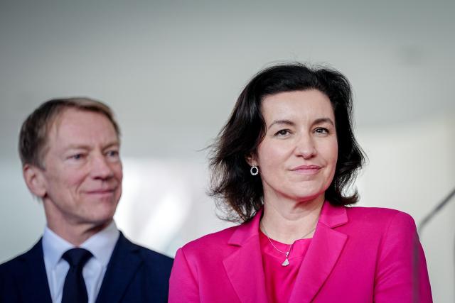 11 February 2026, Berlin: Dorothee Baer, German Minister of Research, Technology and Space, and Joachim Henkel, TU Munich, take part in the handover of the report by the Commission of Experts for Research and Innovation (EFI). The Commission advises the Federal Government and presents an annual report with recommendations on research, innovation and Germany's technological performance. Photo: Kay Nietfeld/dpa