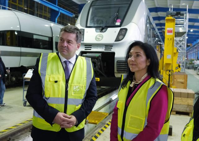 11 February 2026, Saxony-Anhalt, Halle (Saale): Minister President of Saxony-Anhalt Sven Schulze (L) and German Minister for Economic Affairs Katherina Reiche visit the Maschinenbau und Service GmbH. Photo: Sebastian Willnow/dpa