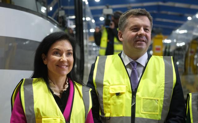 11 February 2026, Saxony-Anhalt, Halle (Saale): Minister President of Saxony-Anhalt Sven Schulze (L) and German Minister for Economic Affairs Katherina Reiche visit the Maschinenbau und Service GmbH. Photo: Sebastian Willnow/dpa