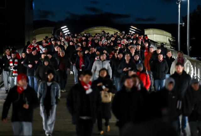 11 February 2026, Bavaria, Munich: Fans arrive at the Allianz Arena by subway ahead of the German DFB Cup quarterfinal soccer match between Bayern Munich and RB Leipzig. The Verdi union has called for another full-day warning strike in the local transport sector as part of the ongoing wage dispute. Photo: Sven Hoppe/dpa - WICHTIGER HINWEIS: Gemäß den Vorgaben der DFL Deutsche Fußball Liga bzw. des DFB Deutscher Fußball-Bund ist es untersagt, in dem Stadion und/oder vom Spiel angefertigte Fotoaufnahmen in Form von Sequenzbildern und/oder videoähnlichen Fotostrecken zu verwerten bzw. verwerten zu lassen.
