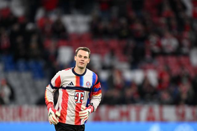 11 February 2026, Bavaria, Munich: Bayern Munich goalkeeper Manuel Neuer warms up prior to the start of the German DFB Cup quarterfinal soccer match between Bayern Munich and RB Leipzig at the Allianz Arena. Photo: Sven Hoppe/dpa - WICHTIGER HINWEIS: Gemäß den Vorgaben der DFL Deutsche Fußball Liga bzw. des DFB Deutscher Fußball-Bund ist es untersagt, in dem Stadion und/oder vom Spiel angefertigte Fotoaufnahmen in Form von Sequenzbildern und/oder videoähnlichen Fotostrecken zu verwerten bzw. verwerten zu lassen.