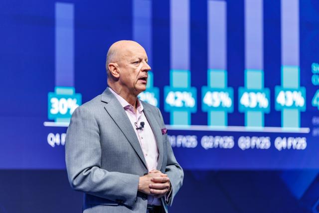 FILED - 13 November 2025, Bavaria, Múnich: Siemens CFO Ralf P. Thomas speaks during the company's annual press conference. Photo: Matthias Balk/dpa