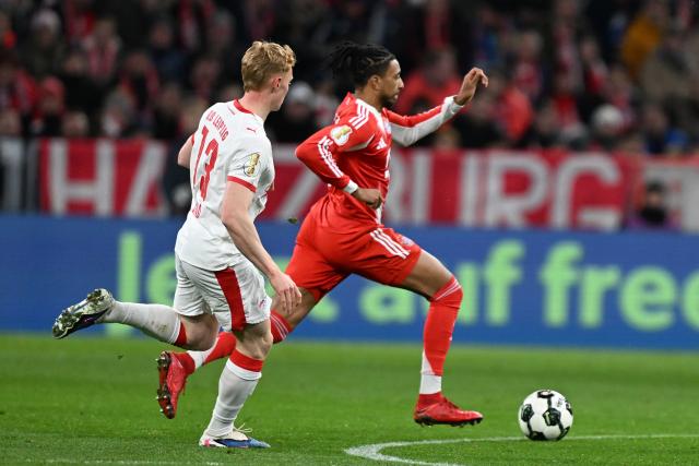 11 February 2026, Bavaria, Munich: Leipzig's Nicolas Seiwald (L) and Bayern Munich's Michael Olise battle for the ball during the German DFB Cup quarterfinal soccer match between Bayern Munich and RB Leipzig at the Allianz Arena. Photo: Sven Hoppe/dpa - WICHTIGER HINWEIS: Gemäß den Vorgaben der DFL Deutsche Fußball Liga bzw. des DFB Deutscher Fußball-Bund ist es untersagt, in dem Stadion und/oder vom Spiel angefertigte Fotoaufnahmen in Form von Sequenzbildern und/oder videoähnlichen Fotostrecken zu verwerten bzw. verwerten zu lassen.