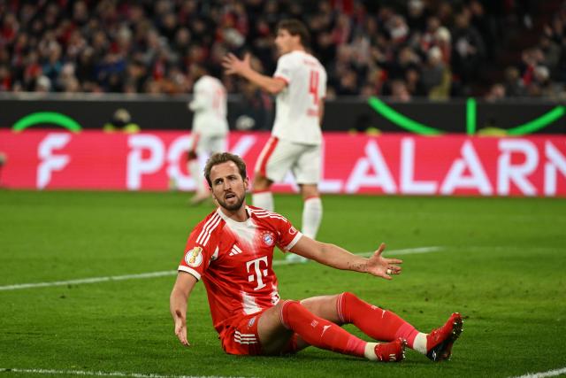 11 February 2026, Bavaria, Munich: Bayern Munich's Harry Kane reacts after missing a chance during the German DFB Cup quarterfinal soccer match between Bayern Munich and RB Leipzig at the Allianz Arena. Photo: Sven Hoppe/dpa - WICHTIGER HINWEIS: Gemäß den Vorgaben der DFL Deutsche Fußball Liga bzw. des DFB Deutscher Fußball-Bund ist es untersagt, in dem Stadion und/oder vom Spiel angefertigte Fotoaufnahmen in Form von Sequenzbildern und/oder videoähnlichen Fotostrecken zu verwerten bzw. verwerten zu lassen.