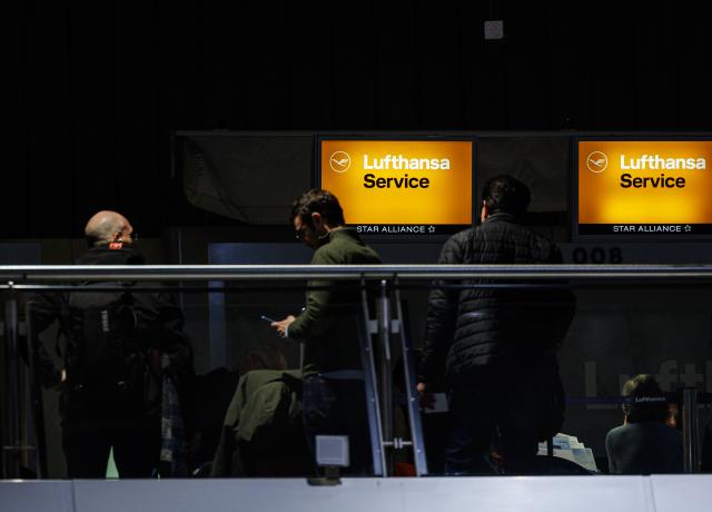 12 February 2026, Hesse, Frankfurt/Main: People stand in front of a Lufthansa service counter at Frankfurt Airport. A one-day strike by Lufthansa pilots and flight attendants begins on Thursday. Photo: Hannes P. Albert/dpa