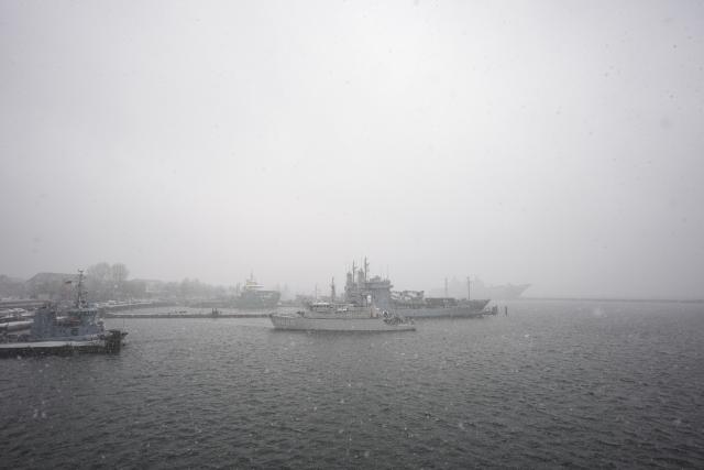 12 February 2026, Schleswig-Holstein, Kiel: Naval ships are moored in the harbor basin of the Kiel naval base during the NATO maneuver Steadfast Dart 26. Steadfast Dart 2026 is the largest NATO exercise this year with around 10,000 soldiers. It will take place from February 1 to 20. Photo: Marcus Brandt/dpa