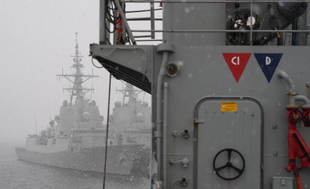 12 February 2026, Schleswig-Holstein, Kiel: Naval ships are moored in the harbor basin of the Kiel naval base during the NATO maneuver Steadfast Dart 26. Steadfast Dart 2026 is the largest NATO exercise this year with around 10,000 soldiers. It will take place from February 1 to 20. Photo: Marcus Brandt/dpa