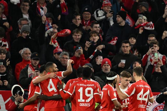 11 February 2026, Bavaria, Munich: Bayern Munich players celebrate their side's first goal during the German DFB Cup quarterfinal soccer match between Bayern Munich and RB Leipzig at the Allianz Arena. Photo: Sven Hoppe/dpa - WICHTIGER HINWEIS: Gemäß den Vorgaben der DFL Deutsche Fußball Liga bzw. des DFB Deutscher Fußball-Bund ist es untersagt, in dem Stadion und/oder vom Spiel angefertigte Fotoaufnahmen in Form von Sequenzbildern und/oder videoähnlichen Fotostrecken zu verwerten bzw. verwerten zu lassen.