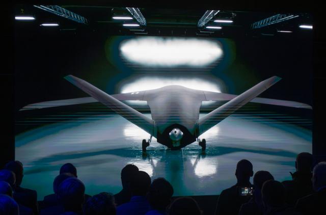 FILED - 25 September 2025, Bavaria, Tussenhausen: The CA-1 Europa unmanned combat aircraft is on display in a hangar. German defence companies Hensoldt and Helsing have agreed on a strategic partnership for the joint development of military technologies. Photo: Peter Kneffel/dpa