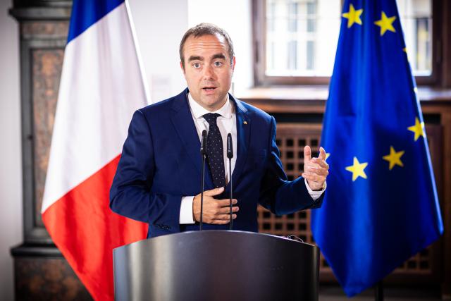 FILED - 24 July 2025, Lower Saxony, Osnabrueck: Then French Minister of Defense Sebastien Lecornu gives a press statement in the historic town hall of Osnabrueck. Photo: Moritz Frankenberg/dpa