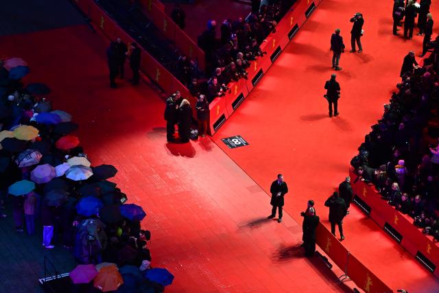 12 February 2026, Berlin: Fans wait on the red carpet in front of the Berlinale Palast for the arrival of guests, on the opening night of the 76th Berlin International Film Festival. Photo: Sebastian Christoph Gollnow/dpa
