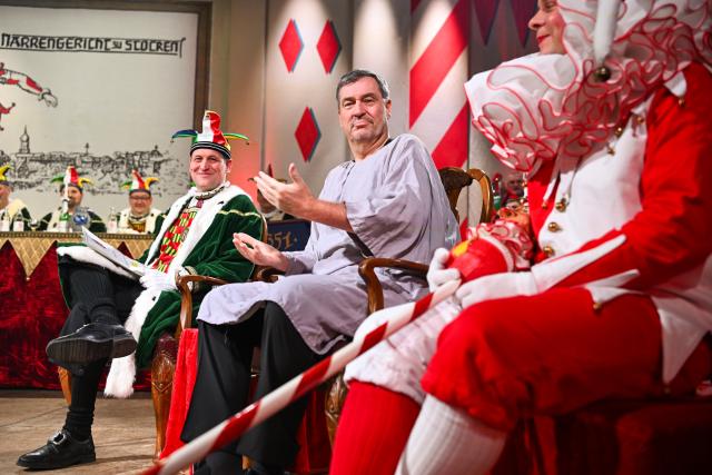 12 February 2026, Baden-Wuerttemberg, Stockach: Bavarian Minister-President Markus Soeder (2nd L) sits as the defendant before the Fools' Court in Stockach. Every year, the Fools' Court in Stockach puts a politician in their place. Photo: Felix Kästle/dpa