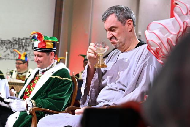 12 February 2026, Baden-Wuerttemberg, Stockach: Bavarian Minister-President Markus Soeder (R) sits as the defendant before the Fools' Court in Stockach. Every year, the Fools' Court in Stockach puts a politician in their place. Photo: Felix Kästle/dpa