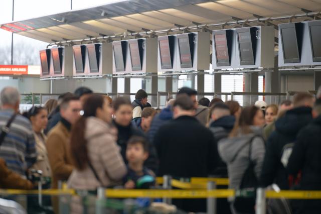 13 February 2026, North Rhine-Westphalia, Cologne: Passengers queue at check-in counters at Cologne/Bonn Airport as flight operations were largely suspended due to a security incident. The airport is expected to reopen fully shortly. Photo: Henning Kaiser/dpa