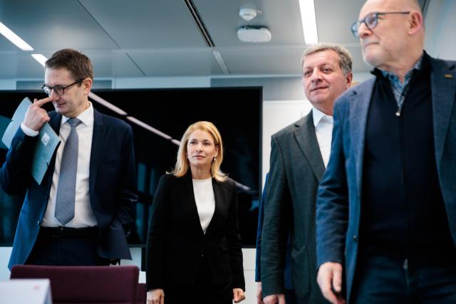 13 February 2026, Berlin: (L-R) Stefan Schnorr, State Secretary at the German Ministry of Transport, Evelyn Palla, CEO of Deutsche Bahn AG, and Christian Bernreiter, Bavarian Minister of State for Housing, Construction, and Transport, and Chairman of the State Transport Ministers' Conference, before the start of a security summit at Deutsche Bahn. The summit follows a fatal attack on a train conductor in Rhineland-Palatinate and aims to strengthen and supplement security measures for staff and passengers. Photo: Carsten Koall/dpa