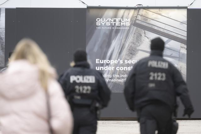 13 February 2026, Bavaria, Munich: A Quantum Systems advertisement is displayed in the city center near the Bayrischer Hof, the venue for the 62nd Munich Security Conference, which will host over 60 heads of state and government-the highest number ever at the world's leading security policy meeting. Photo: Marijan Murat/dpa