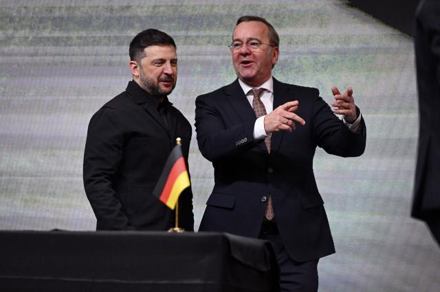 13 February 2026, Bavaria, ---: Volodymyr Zelensky (L), Ukraine's President, and Boris Pistorius, German Defence Minister, visit drone manufacturer Quantum Frontline Industries ahead of the Munich Security Conference. Photo: Sven Hoppe/dpa