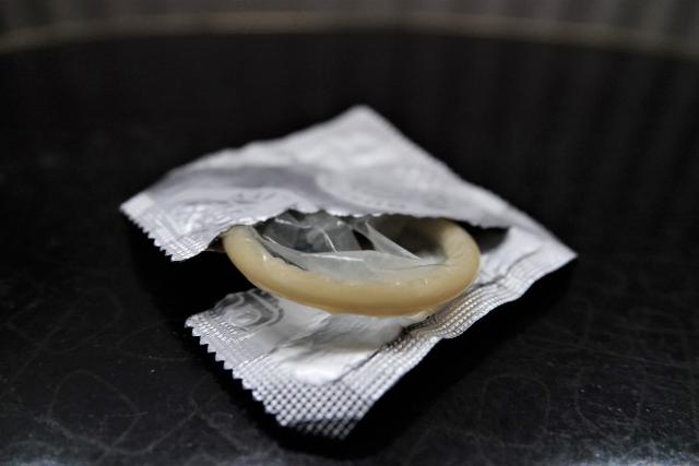 FILED - 03 February 2023, Duesseldorf: An open condom package. Condoms have run out at the Olympic village in Cortina d'Ampezzo even before the halfway point of the Winter Games, according to Italian newspaper La Stampa. Photo: Ann-Marie Utz/dpa