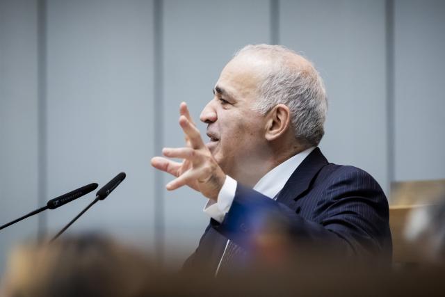 FILED - 08 November 2025, Berlin: Garry Kasparov, Vice President of the World Liberty Congress and activist, speaks at the opening session of the World Liberty Congress at the Berlin House of Representatives during the Berlin Freedom Week. Photo: Christoph Soeder/dpa