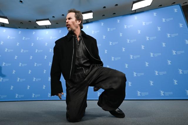 13 February 2026, Berlin: Actor Sam Rockwell, kneels during the photocall for "Good Luck, Have Fun, Don't Die"  as part of the 76th Berlin International Film Festival. Photo: Sebastian Gollnow/dpa
