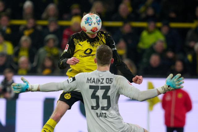 13 February 2026, North Rhine-Westphalia, Dortmund: Dortmund's Maximilian Beier scores his side's second goal during the German Bundesliga soccer match between Borussia Dortmund and FSV Mainz 05 at Sgina Iduna Park. Photo: Bernd Thissen/dpa - IMPORTANT NOTE: In accordance with the regulations of the DFL German Football League and the DFB German Football Association, it is prohibited to utilize or have utilized photographs taken in the stadium and/or of the match in the form of sequential images and/or video-like photo series.