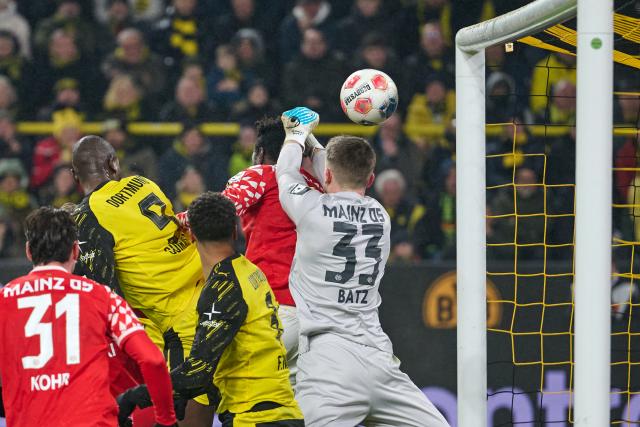 13 February 2026, North Rhine-Westphalia, Dortmund: Dortmund's Serhou Guirassy scores his side's third goal during the German Bundesliga soccer match between Borussia Dortmund and FSV Mainz 05 at Sgina Iduna Park. Photo: Bernd Thissen/dpa - IMPORTANT NOTE: In accordance with the regulations of the DFL German Football League and the DFB German Football Association, it is prohibited to utilize or have utilized photographs taken in the stadium and/or of the match in the form of sequential images and/or video-like photo series.