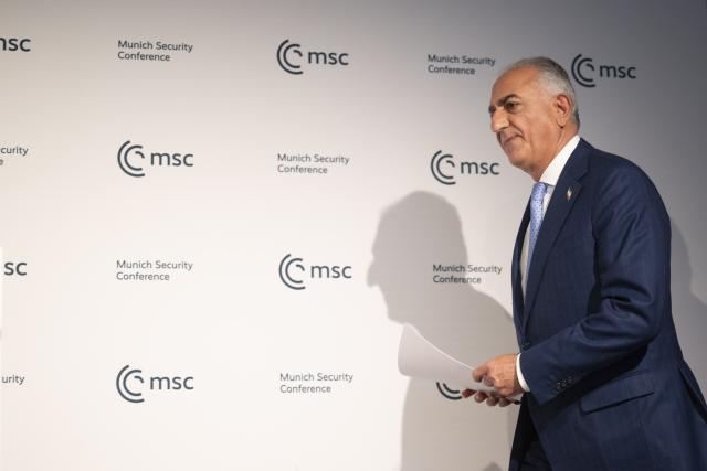 14 February 2026, Bavaria, Munich: Reza Pahlavi, son of the deposed Iranian Shah Mohammad Reza Pahlavi, arrives at a press conference during the 62nd Munich Security Conference. Photo: Marijan Murat/dpa