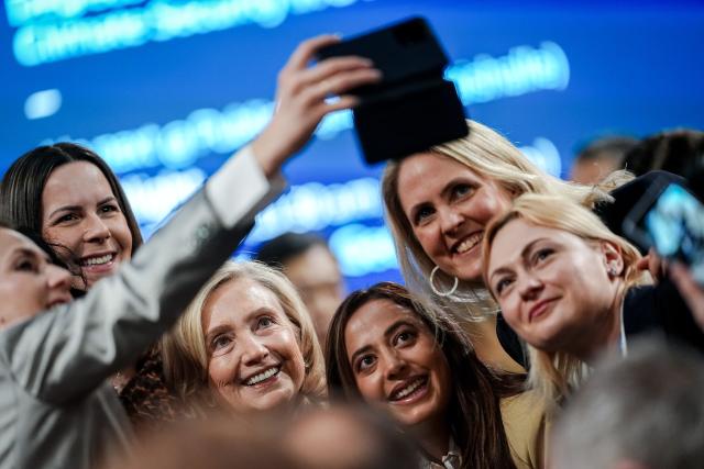 14 February 2026, Bavaria, Munich: Participants take a selfie with Hillary Clinton (3rd L), former US Secretary of State, at the 62nd Munich Security Conference. Photo: Kay Nietfeld/dpa
