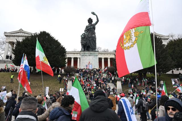 14 February 2026, Bavaria, Munich: Participants in a demonstration entitled 'Human Rights and Freedom in Iran'. International solidarity with the Iranian people" on the sidelines of the Munich Security Conference, drawing attention to the human rights situation in Iran as part of wider protests calling for change in the country's political system. Photo: Felix Hörhager/dpa
