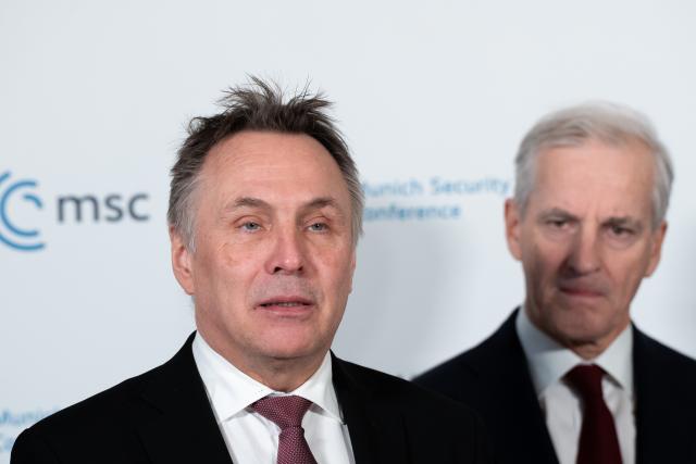 14 February 2026, Bavaria, Munich: Tore O. Sandvik, Norway's Minister of Defence (L), and Jonas Gahr Store, Norway's Prime Minister, attend a signing ceremony on the sidelines of the Munich Security Conference (MSC). Photo: Michael Bihlmayer/action press-Pool/dpa