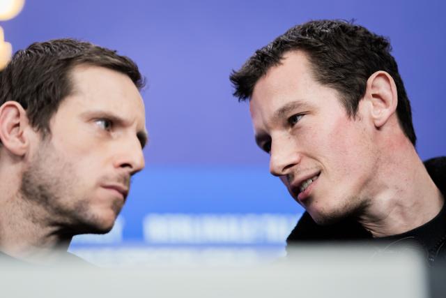14 February 2026, Berlin: English Actor Callum Turner speaks to English actor Jamie Bell during the press conference for the movie "Rosebush Pruning" at the 76th Berlin International Film Festival. Photo: Christoph Soeder/dpa