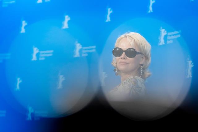 14 February 2026, Berlin: US-Canadian actress and model Pamela Anderson is pictured during the photocall of the film "Rosebush Pruning" during the 76th Berlin International Film Festival. Photo: Christoph Soeder/dpa