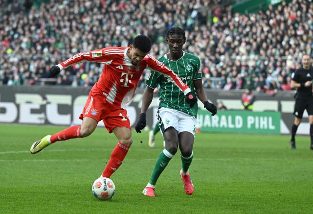 14 February 2026, Bremen: Bayern Munich's Luis Diaz and Werder Bremen's Karim Coulibaly (R) battle for the ball during the German Bundesliga soccer match between Werder Bremen and Bayern Munich at Weserstation. Photo: Carmen Jaspersen/dpa - IMPORTANT NOTE: In accordance with the regulations of the DFL German Football League and the DFB German Football Association, it is prohibited to utilize or have utilized photographs taken in the stadium and/or of the match in the form of sequential images and/or video-like photo series.