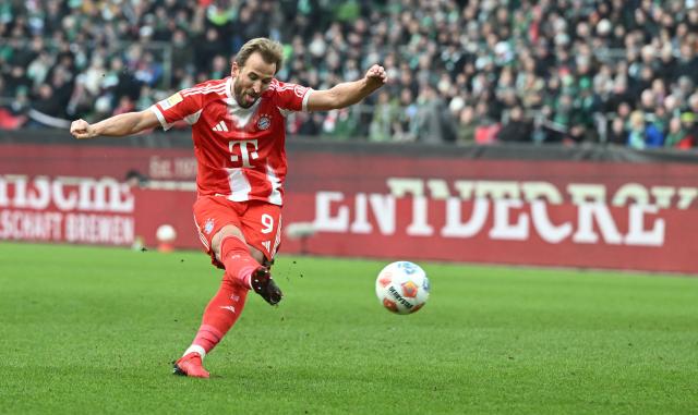 14 February 2026, Bremen: Bayern Munich's Harry Kane scores his side's second goal during the German Bundesliga soccer match between Werder Bremen and Bayern Munich at Weserstation. Photo: Carmen Jaspersen/dpa - IMPORTANT NOTE: In accordance with the regulations of the DFL German Football League and the DFB German Football Association, it is prohibited to utilize or have utilized photographs taken in the stadium and/or of the match in the form of sequential images and/or video-like photo series.
