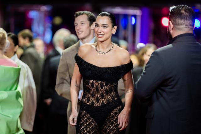 14 February 2026, Berlin: English Singer Dua Lipa and English actor Callum Turner walk the red carpet at the premiere of the film "Rosebush Pruning" during the 76th Berlin International Film Festival. Photo: Christoph Soeder/dpa