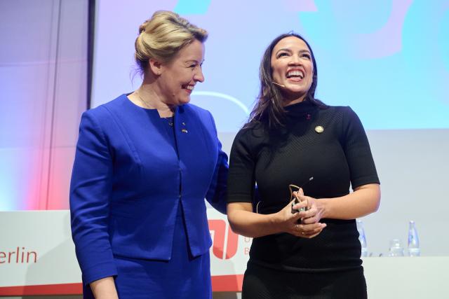 15 February 2026, Berlin: Democratic member of the US Congress Alexandria Ocasio-Cortez (R) stands next to Berlin's Senator for Economic Affairs Franziska Giffey during a discussion at the Technical University of Berlin. Photo: Annette Riedl/dpa