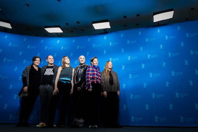 15 February 2026, Berlin: (L-R) Actresses Marisa Growald, Godehard Giese, Caro Braun, Austrian director Markus Schleinzer and German actresses Sandra Hueller and Emma Bahlmann arrives for the photocall for the film "Rose" during the 76th Berlin International Film Festival. Photo: Christoph Soeder/dpa