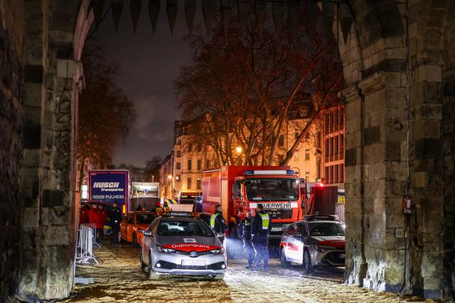 16 February 2026, North Rhine-Westphalia, Cologne: Employees of the City of Cologne and the fire department at the assembly point for the Cologne Rose Monday procession at Chlodwigplatz. Photo: Christoph Reichwein/dpa