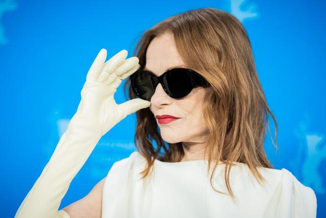 16 February 2026, Berlin: French actress Isabelle Huppert attends the photocall for the film "The Blood Countess" during the 76th Berlin International Film Festival. Photo: Christoph Soeder/dpa