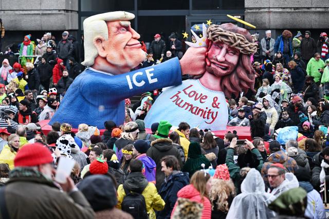 16 February 2026, North Rhine-Westphalia, Duesseldorf: A float depicting US President Donald Trump boxing Jesus passes by spectators at the Rose Monday parade in Duesseldorf. Photo: Federico Gambarini/dpa