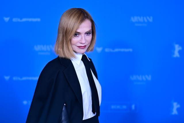 16 February 2026, Berlin: French actress Isabelle Huppert stands on the red carpet during the premiere of the film "Die Blutgräfin" (The Blood Countess) during the 76th Berlin International Film Festival. Photo: Sebastian Christoph Gollnow/dpa