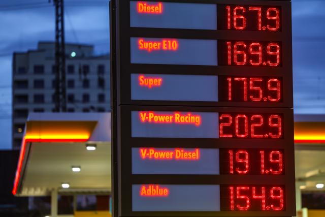 FILED - 10 February 2026, North Rhine-Westphalia, Cologne: The price display at a filling station shows the prices for diesel, Super E10, Super, V-Power Racing, V-Power Diesel and AdBlue. Photo: Oliver Berg/dpa