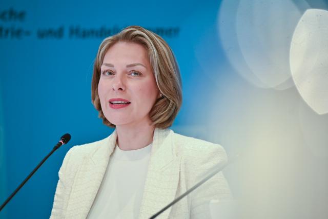 FILED - 27 May 2025, Berlin: Helena Melnikov, DIHK Managing Director, speaks at a press conference on the DIHK Economic Survey Early Summer 2025 at the Haus der Deutschen Wirtschaft. The German economy is only slowly emerging from the doldrums, but the mood is improving slightly, the head of the German Chamber of Commerce and Industry (DIHK) said in Berlin on Tuesday. Photo: Katharina Kausche/dpa