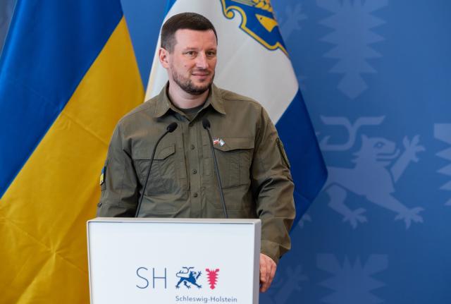 17 February 2026, Schleswig-Holstein, Kiel: Cherson Governor Oleksandr Prokudin holds a press conference with Schleswig-Holstein Minister-President Daniel Günther as part of the security conference "Learning from Ukraine." Photo: Ulrich Perrey/dpa
