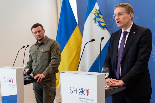 17 February 2026, Schleswig-Holstein, Kiel: Cherson Governor Oleksandr Prokudin (L) holds a press conference with Schleswig-Holstein Minister-President Daniel Günther as part of the security conference "Learning from Ukraine." Photo: Ulrich Perrey/dpa