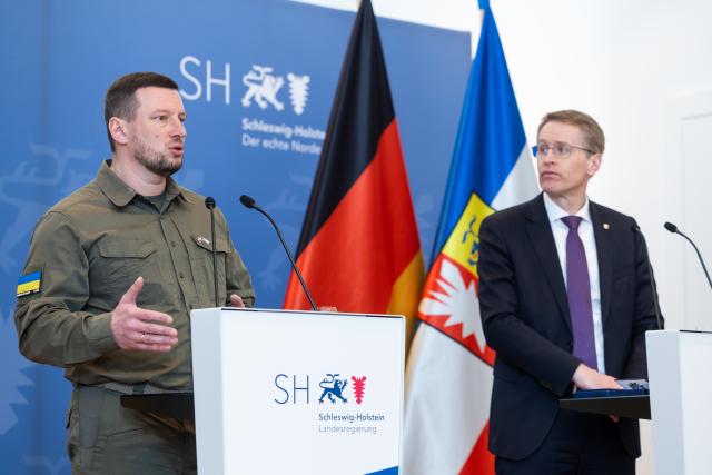 17 February 2026, Schleswig-Holstein, Kiel: Cherson Governor Oleksandr Prokudin (L) holds a press conference with Schleswig-Holstein Minister-President Daniel Günther as part of the security conference "Learning from Ukraine." Photo: Ulrich Perrey/dpa