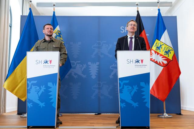17 February 2026, Schleswig-Holstein, Kiel: Cherson Governor Oleksandr Prokudin (L) holds a press conference with Schleswig-Holstein Minister-President Daniel Günther as part of the security conference "Learning from Ukraine." Photo: Ulrich Perrey/dpa
