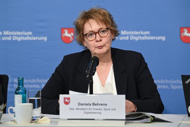 17 February 2026, Lower Saxony, Hanover: Daniela Behrens, Minister of the Interior of Lower Saxony, speaks at a press conference at the Lower Saxony Ministry of the Interior in Hanover. The state's Office for the Protection of the Constitution has classified the AfD's state association as confirmed right-wing extremist. Photo: Julian Stratenschulte/dpa